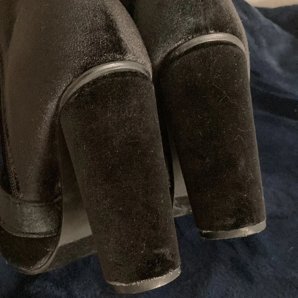 Catherine Malandrino velvet booties - Picture 4 of 7